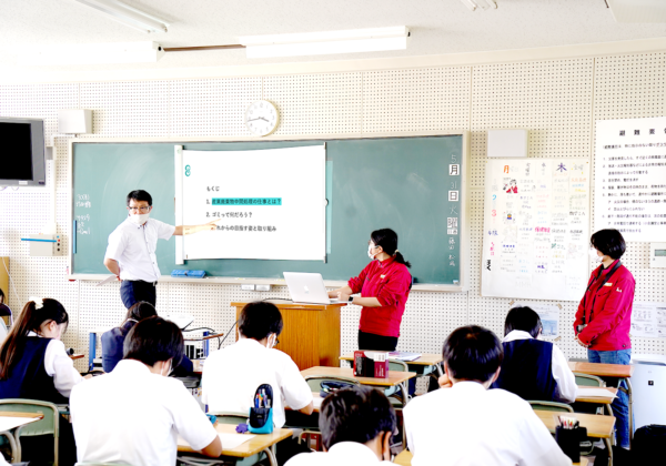 広島大学附属福山高校での環境出前授業の様子